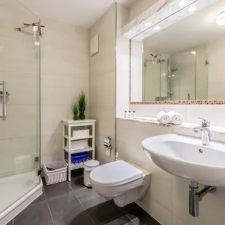 Apartment Seeschloss, App 15, Direkt An Der Strandpromenade, Toplage Binz
